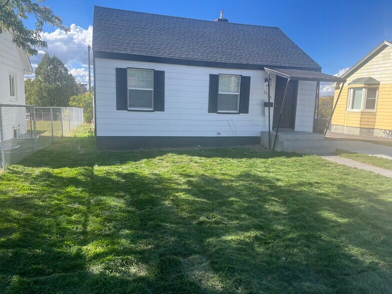 Front of house - 1235 Ada Ave