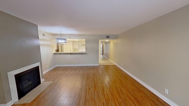 Building Photo - 2 bed/ 2 bath Condo in Goleta-Eucalyptus G...