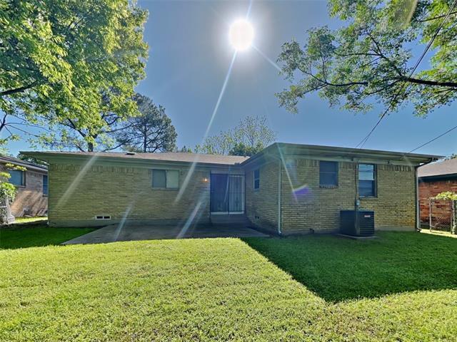 Building Photo - 1525 Gardenside Dr