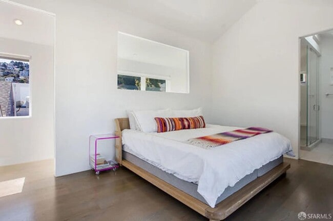 Building Photo - 209 Grattan St