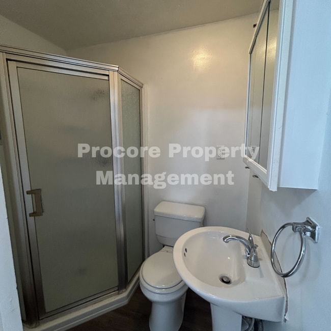 Building Photo - 303 Ivy St