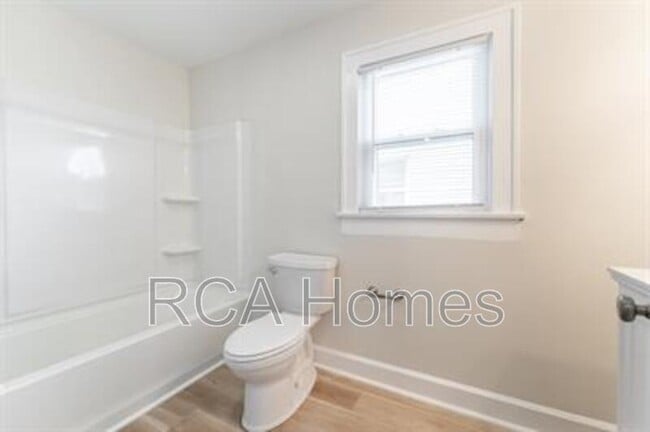 Building Photo - 1601 Villa Ave