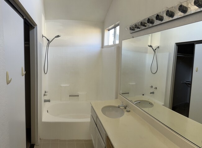 Building Photo - 39514 Terrill Ct