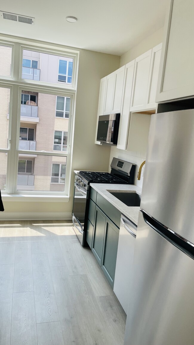 Building Photo - 6640 Mooney St