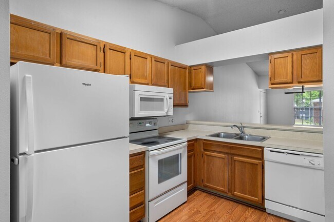 Building Photo - 2/2 Condo With Screened Patio in Conway area