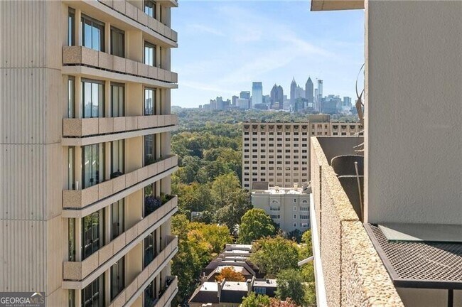 Building Photo - 2575 Peachtree Rd NE