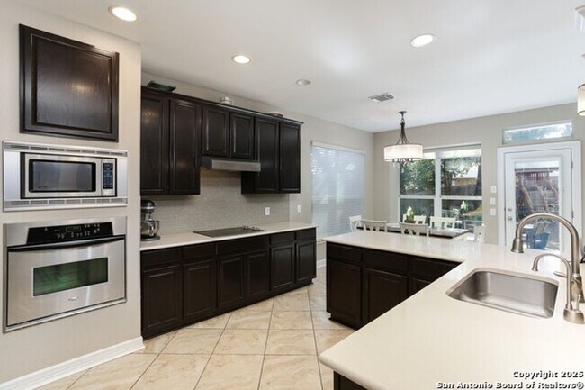 Building Photo - Charming 5-Bedroom Home for Rent in Gated ...