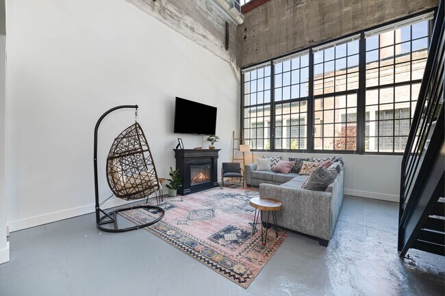 Building Photo - 2 Bedroom 2 Bath Loft Along the Little Mia...