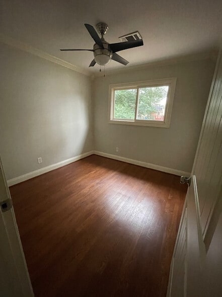 Building Photo - Room in House on Vanderbilt Ln NW