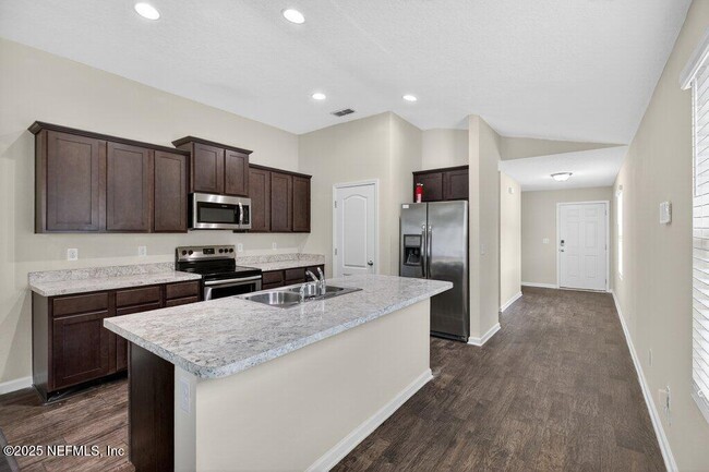 Building Photo - 8387 Cape Fox Dr
