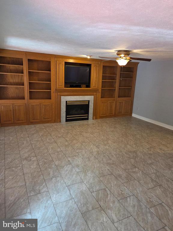 Building Photo - 3059 Southampton Dr