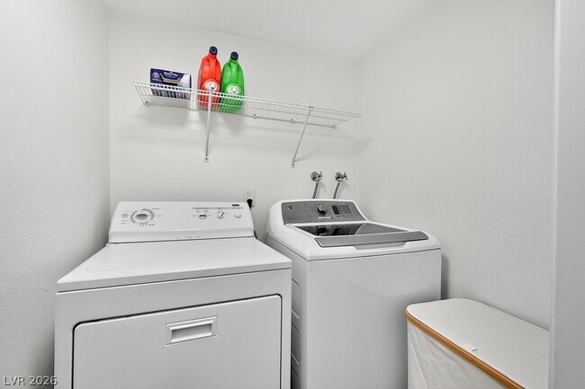 Building Photo - 5576 W Rochelle Ave.