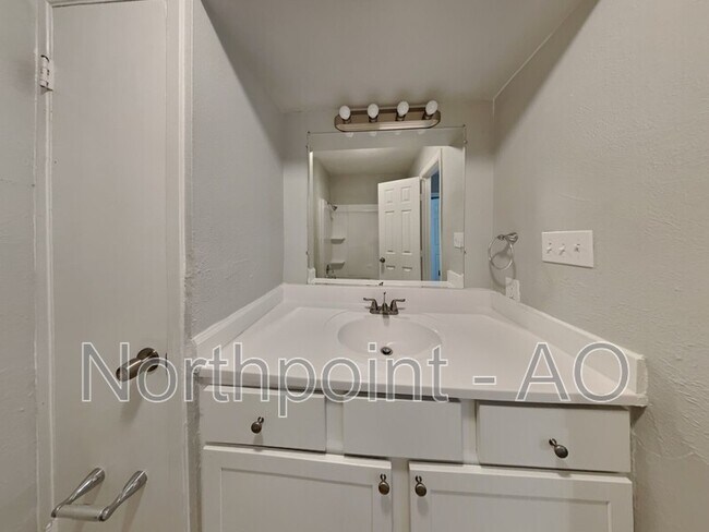 Building Photo - 3207 Daniel Dr