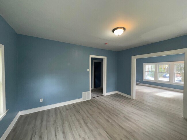 Building Photo - 14289 Linnhurst St