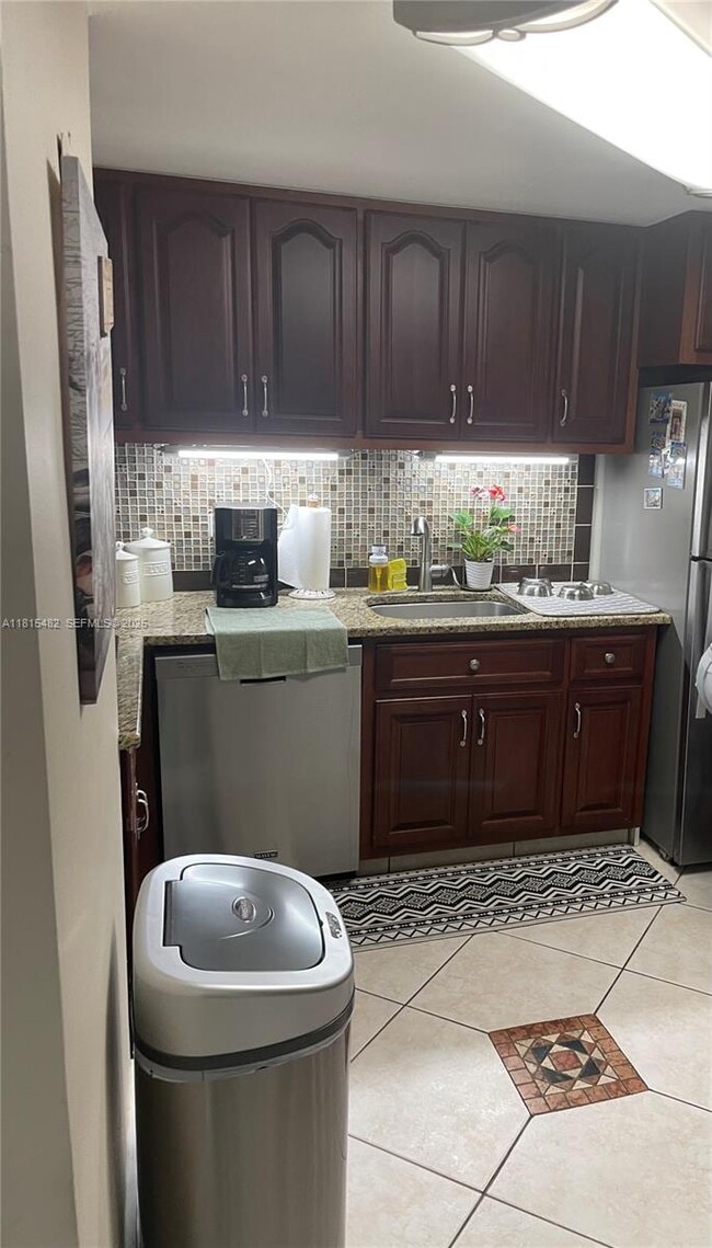 Building Photo - 801 Brickell Bay Dr