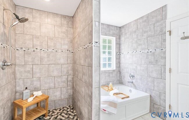 Building Photo - 1937 Bantry Dr