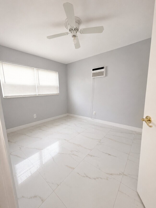 Building Photo - 4054 SW 50th St