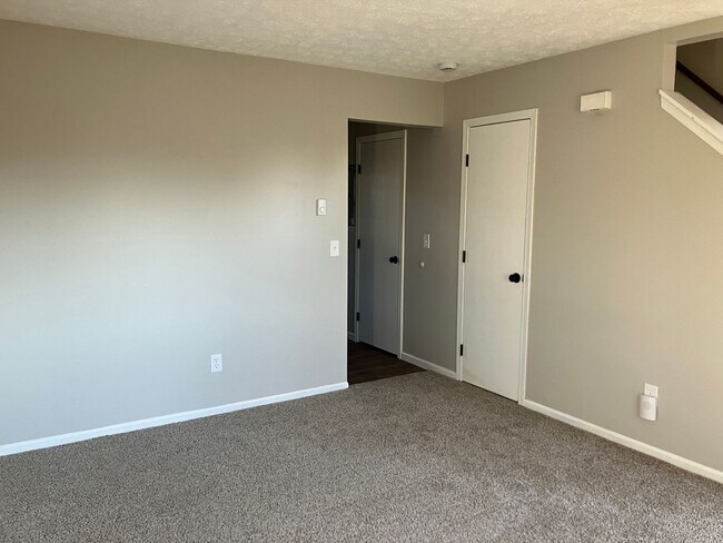 Building Photo - 2 Bedroom and 1.5 Bath Townhome - Troy, Ohio!