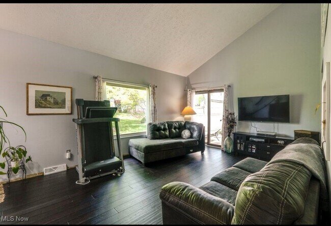 Building Photo - 5589 Rainier Ct