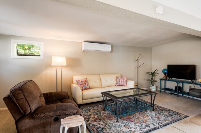 Building Photo - Movie Colony Oasis - Peaceful, Walk to Downtown (Monthly Only - No Long Term)