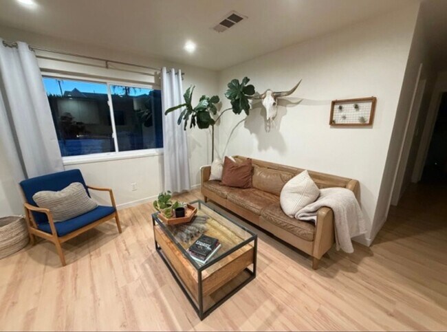 Building Photo - Coming soon! 06-15-26 Newly Remodeled Furnished Oceanside Retreat with Green Space Views 3 bedroo...