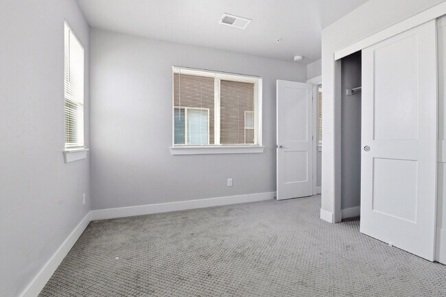 Building Photo - $2,890.95, 2-bed, 2.5-bath, located in Denver with a rooftop terrace.