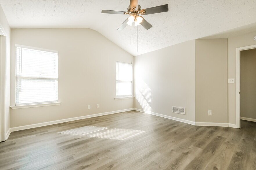 Building Photo - 238 Silver Arrow Cir