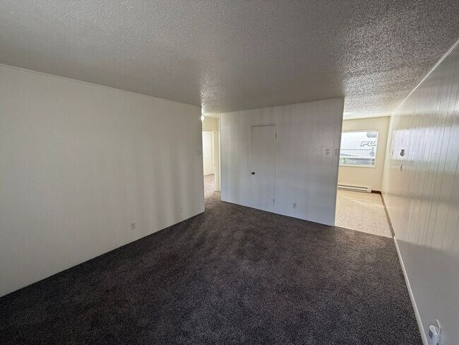 Building Photo - 550 SW Levens St