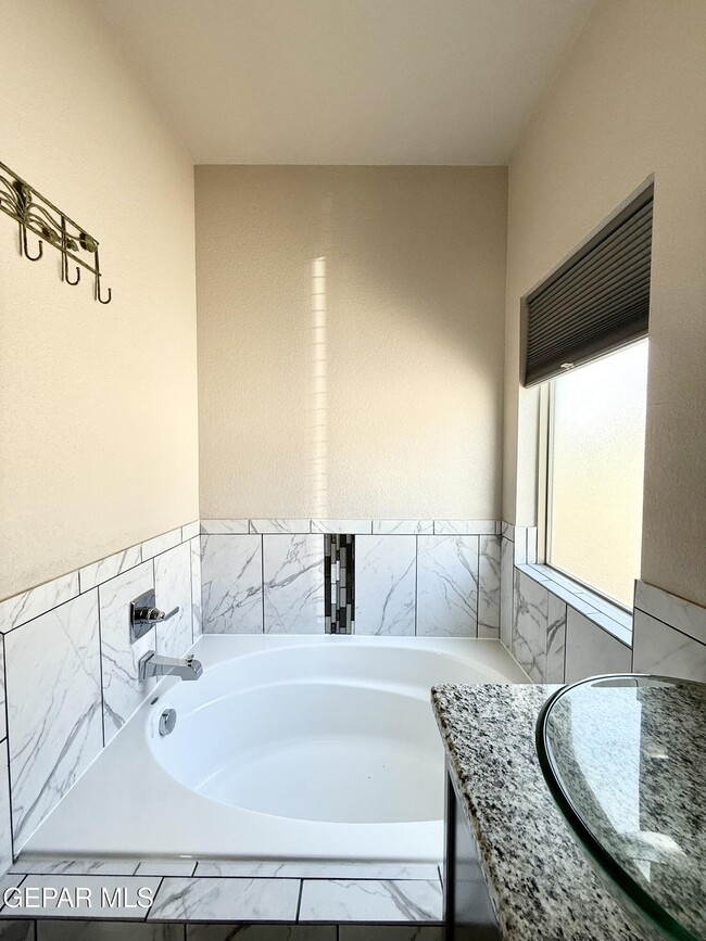 Building Photo - 4817 Mark Avizo