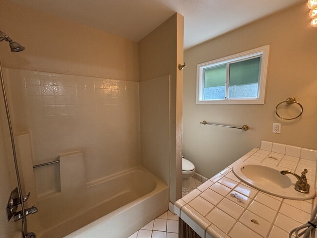 Building Photo - Freshly remodeled home in Pleasant Valley with private yard for rent!