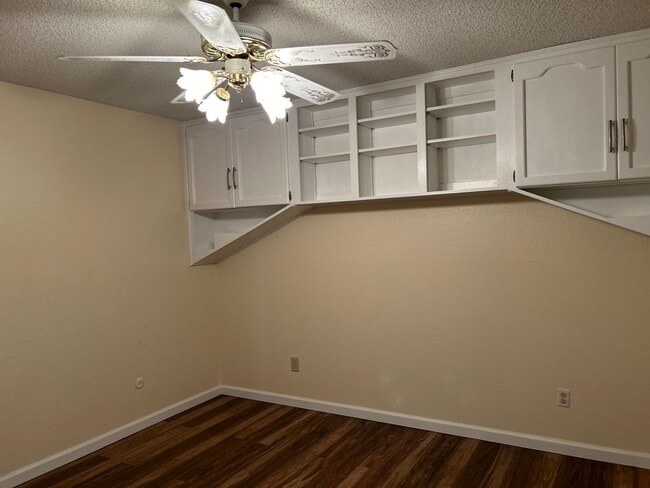 Building Photo - Charming and Close to Dining, Shopping, Gym, Theater