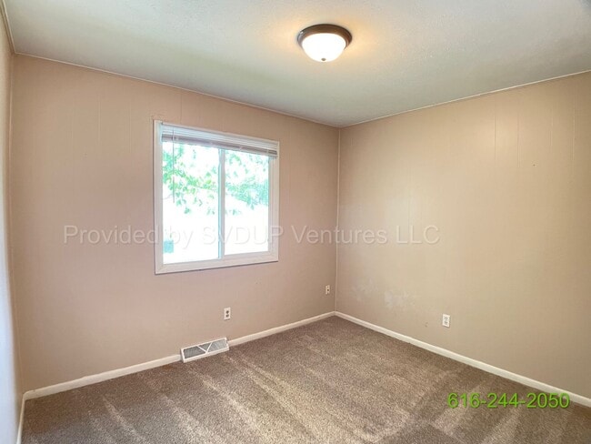 Building Photo - 3 Bedroom 1 Bathroom By Huff Park!!