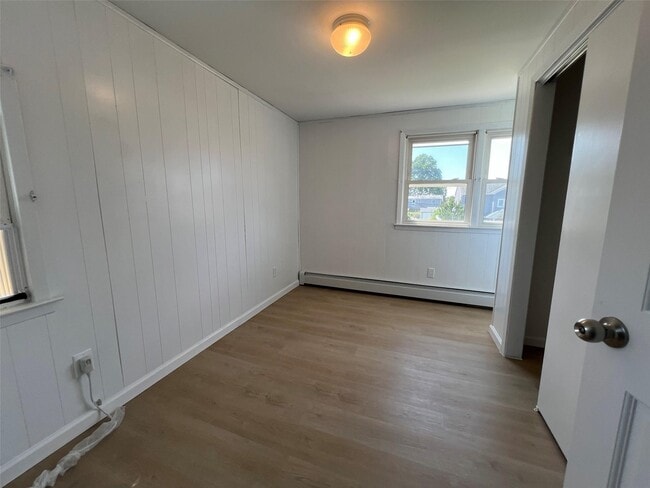Building Photo - 30 Castle Ln
