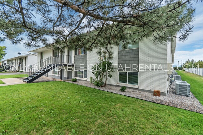 Building Photo - 689 N 100 W