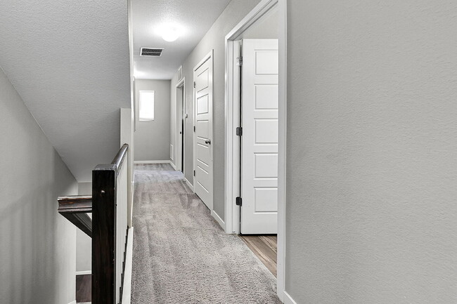 Building Photo - $2,550.00, 3 bed, 2.5 bath located in Colo...