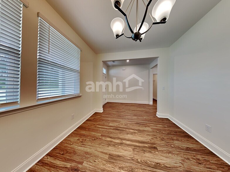 Building Photo - 322 Azore Way