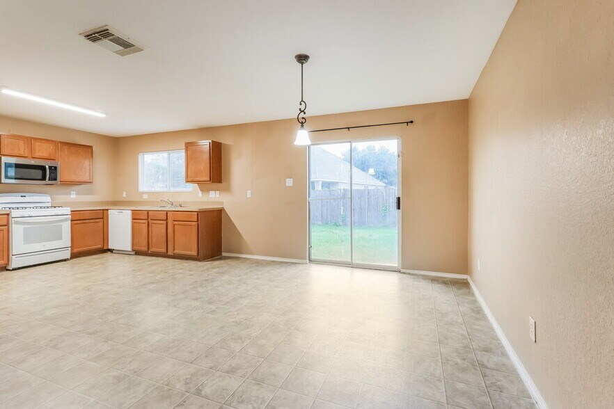 Building Photo - 2034 Vanamen Ct
