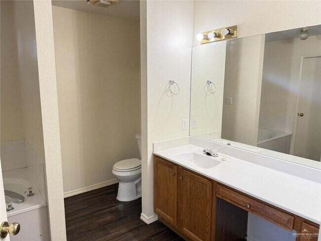 Building Photo - 3206 San Mateo Pkwy