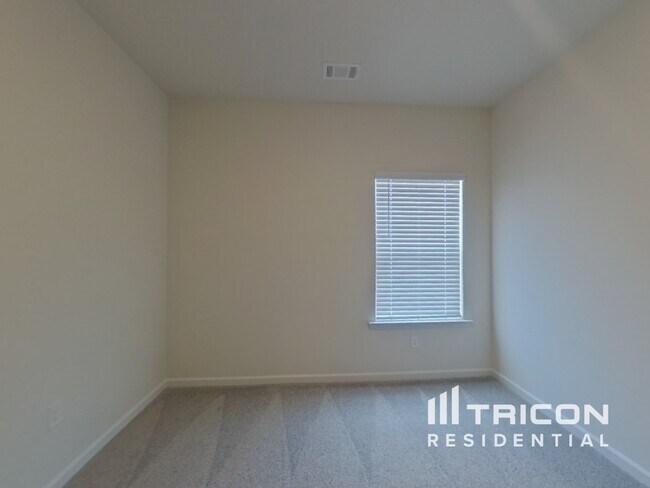 Building Photo - 1017 Claas Wy