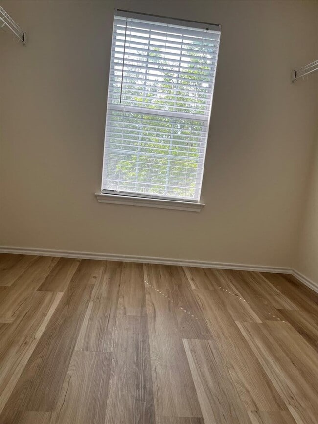 Building Photo - 173 Buttercup Way