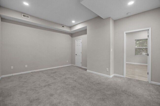 Building Photo - 126 Linden Ave