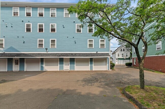 Building Photo - 677 Quinnipiac Ave