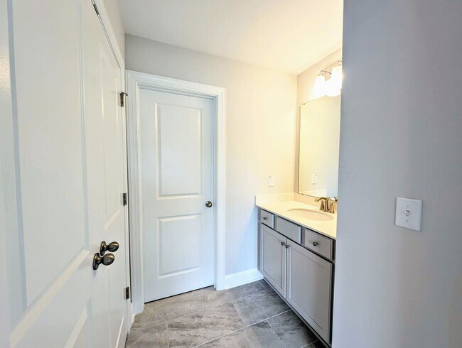 Building Photo - Barrington Dream Home