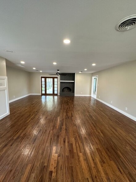 Building Photo - 104 Kingswood Dr