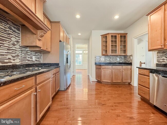 Building Photo - 42365 Pine Forest Dr