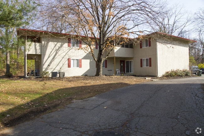 Primary Photo - Fenway Pines Apartments