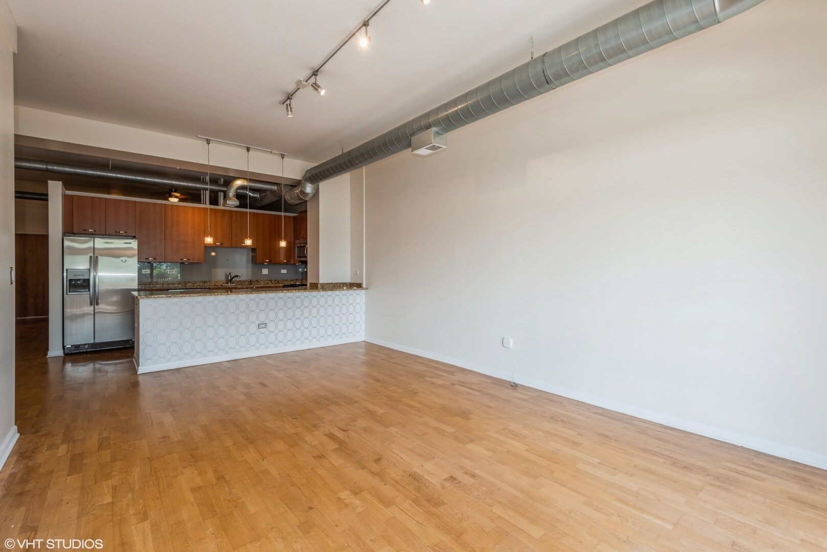 Building Photo - 1225 W Morse Ave