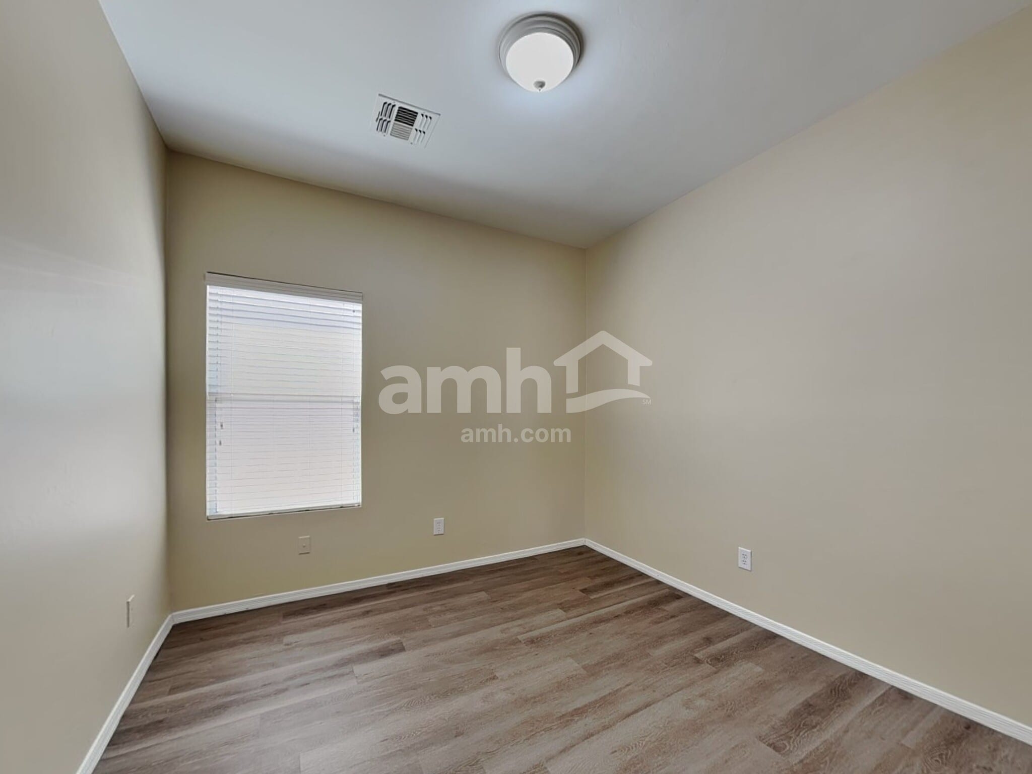 Building Photo - 9376 N Grasshopper Dr