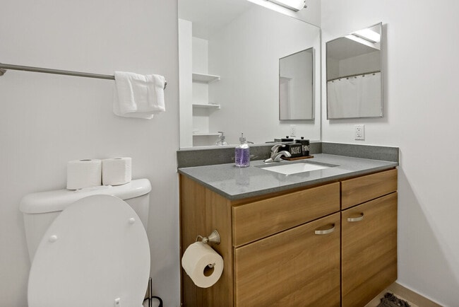 Building Photo - 1720 Saic Dr