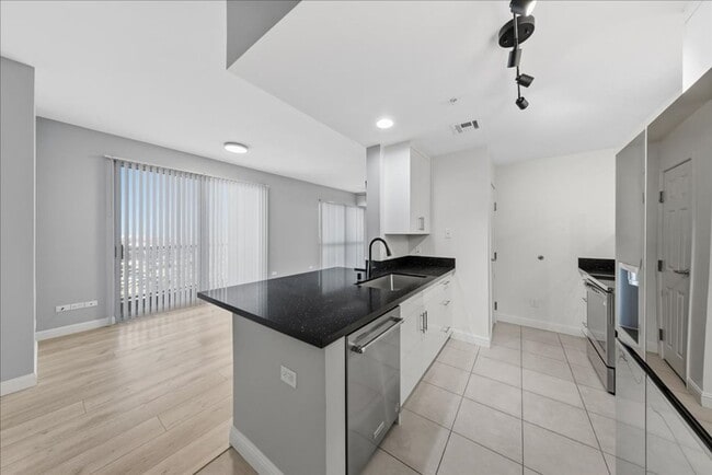 Building Photo - Stunningly Remodeled Studio High-Rise Unit For Rent